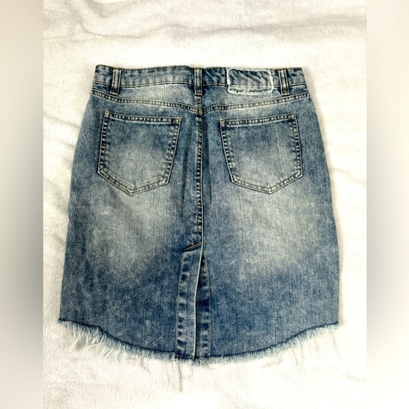 High‑Waist Distressed Denim Skirt – Raw Hem‎ A‑Line Mini – Size 7 - Picture 3 of 3